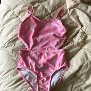 Old Navy Girl’s Swimsuit 6/7